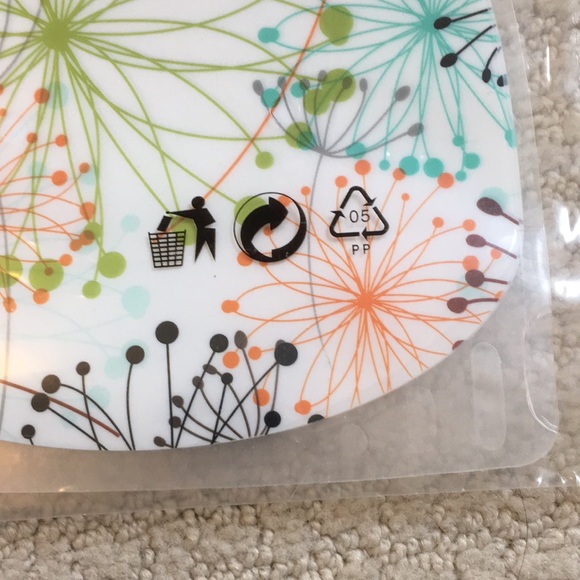 NWT: Collapsible Modern Plastic Vase - 10" Tall, Perfect for Flowers! - Picture 7 of 10